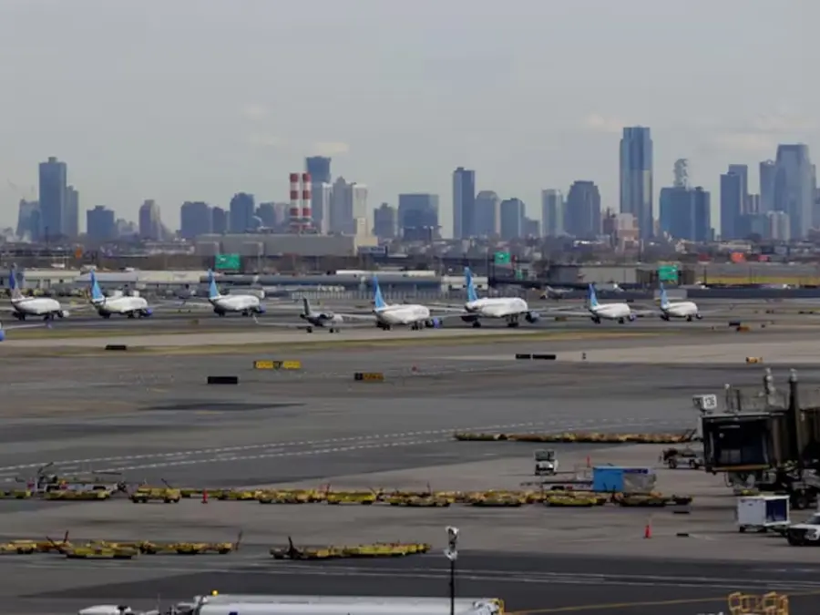 Travel chaos across US as 945 flights cancelled and over 3,300 delayed amid shutdown