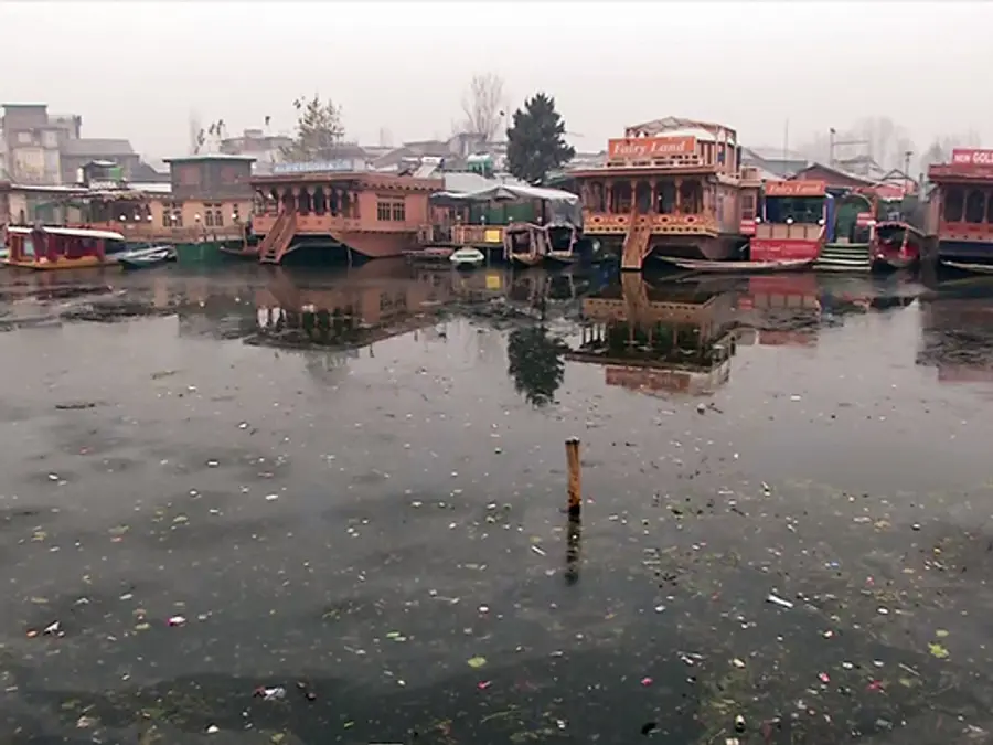 Srinagar records season's first sub-zero temperature at -0.1 degrees Celsius as winter chill grips Kashmir