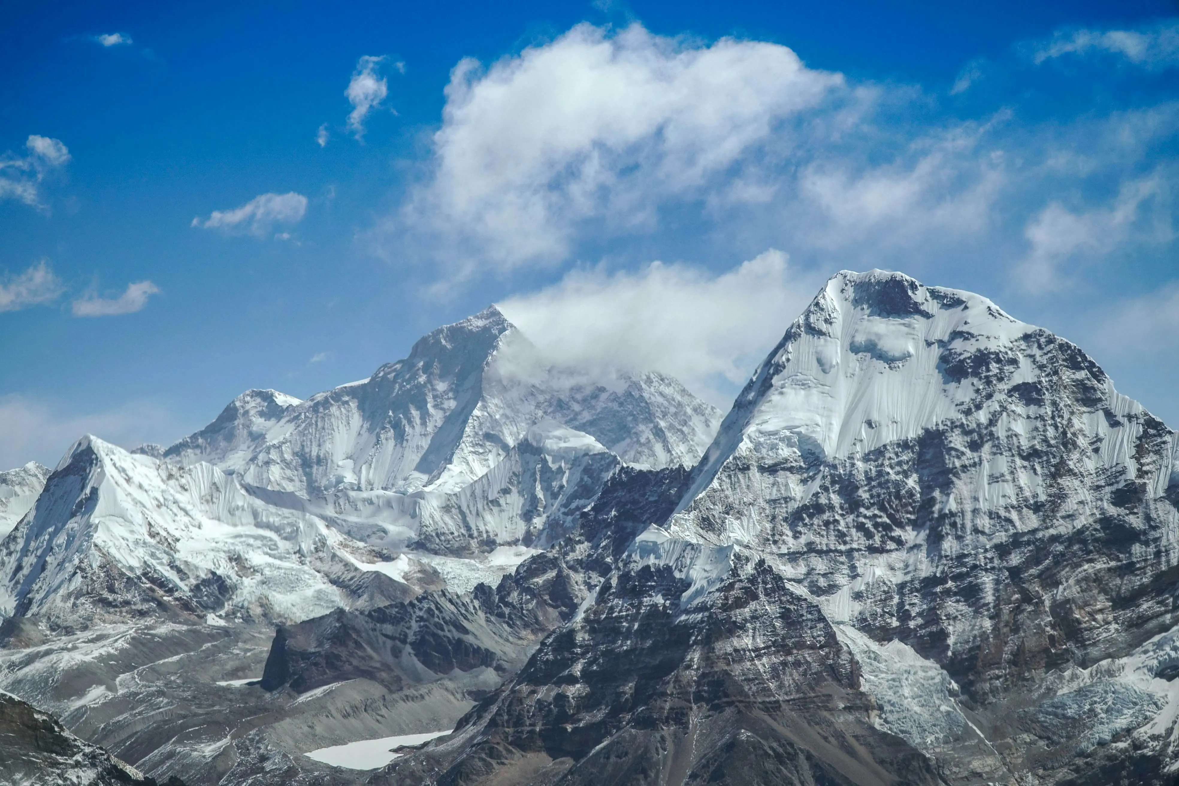 Deep fracture in Earth's mantle created by an unexpected occurrence under India