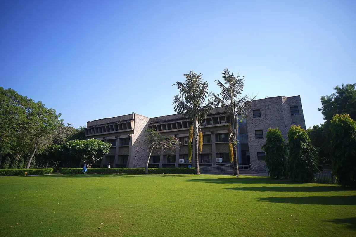 1. University of Delhi (DU), Delhi