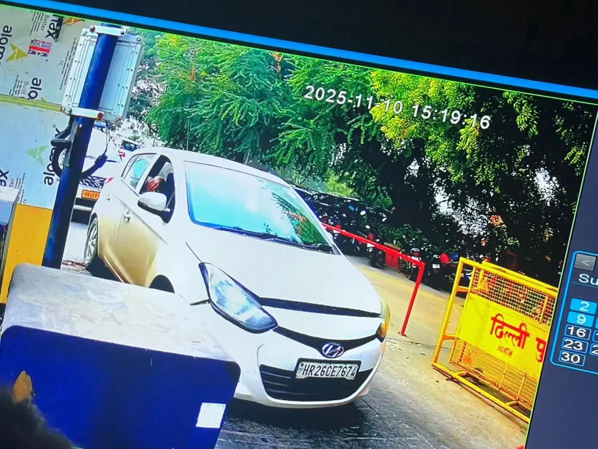 Delhi Red Fort blast: What CCTV footage revealed about Hyundai i20 car involved in explosion Delhi Red Fort blast: What CCTV footage revealed about Hyundai i20 car involved in explosion