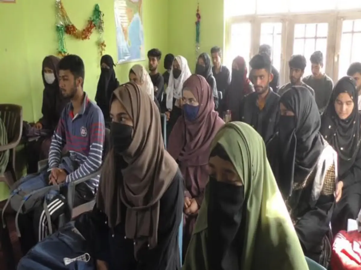 Srinagar, Anantnag government medical colleges order locker labeling by Nov 14; unclaimed units to be removed Srinagar, Anantnag government medical colleges order locker labeling by Nov 14; unclaimed units to be removed