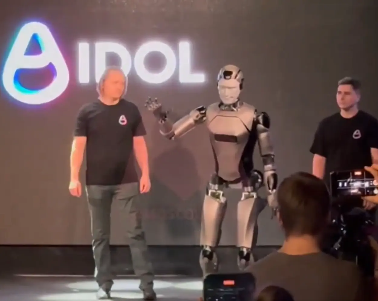 'AI, robotics belong to Elon Musk and China': Netizens roast Russia’s AI robot after on-stage crash — WATCH