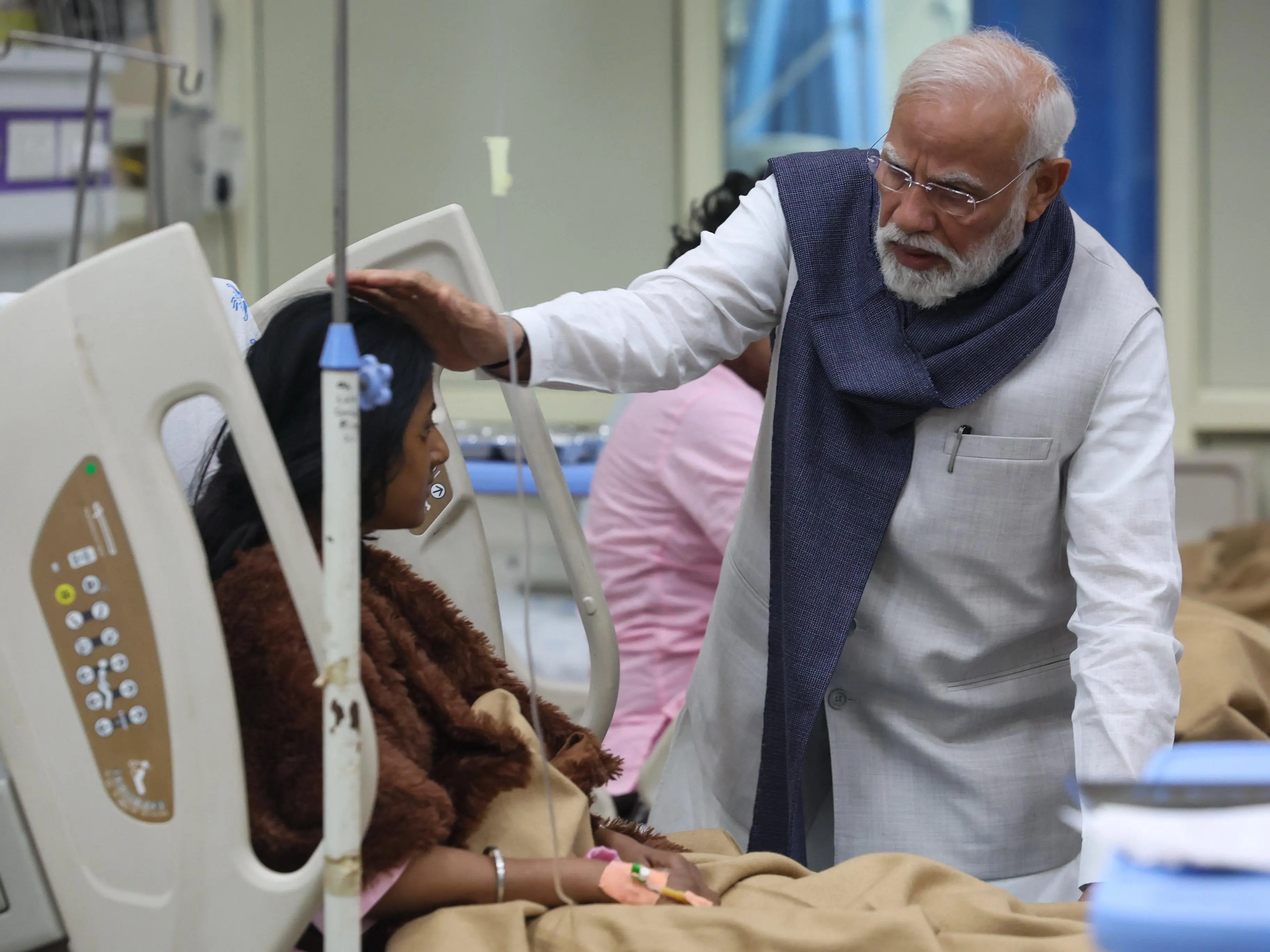 Red Fort blast: PM Modi reaches LNJP hospital after landing from Bhutan to meet survivors Red Fort blast: PM Modi reaches LNJP hospital after landing from Bhutan to meet survivors