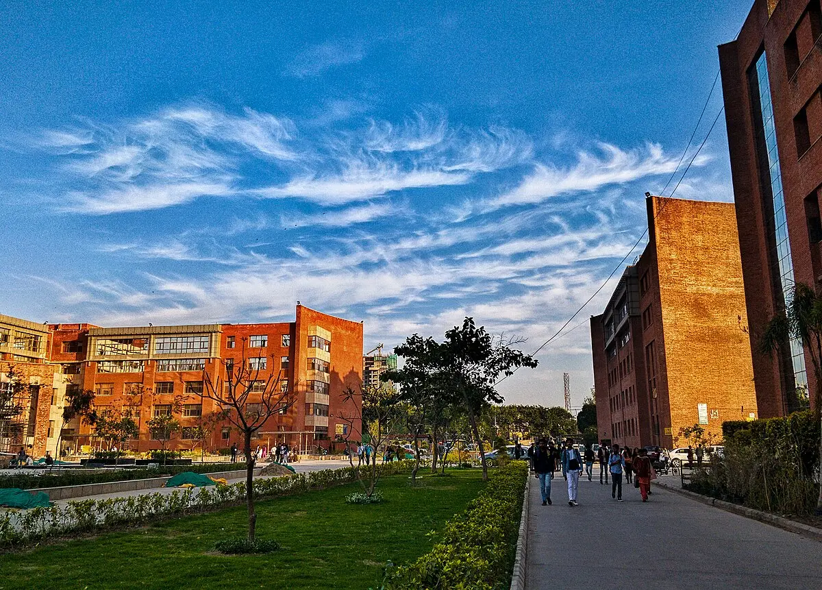 5. Amity University, Noida