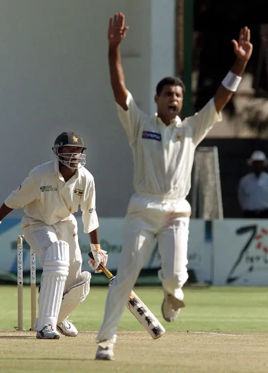 Waqar Younis (Pakistan) - 27 matches