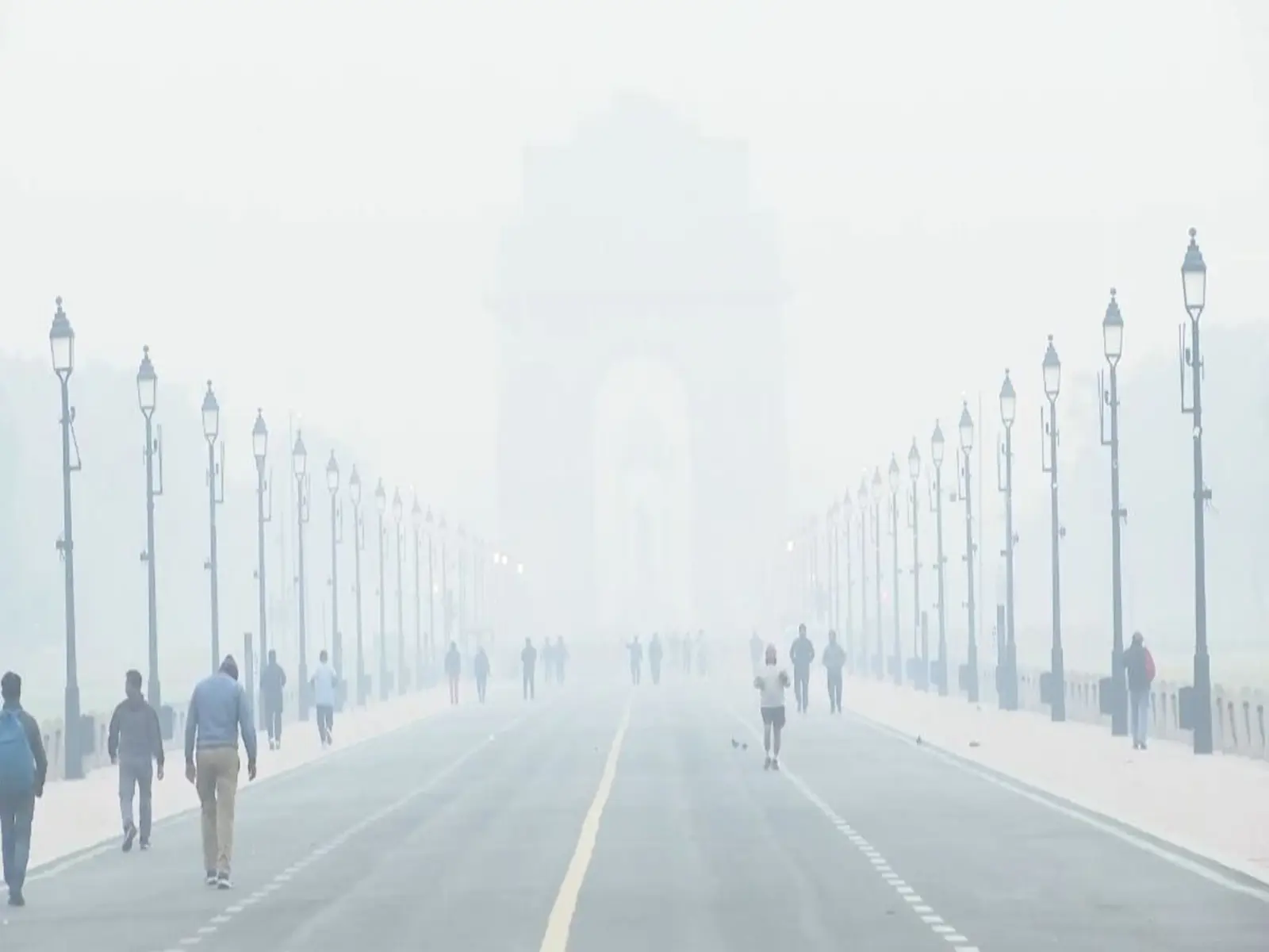 Delhi air quality remains ‘severe’, crosses 400 mark despite GRAP III restrictions
