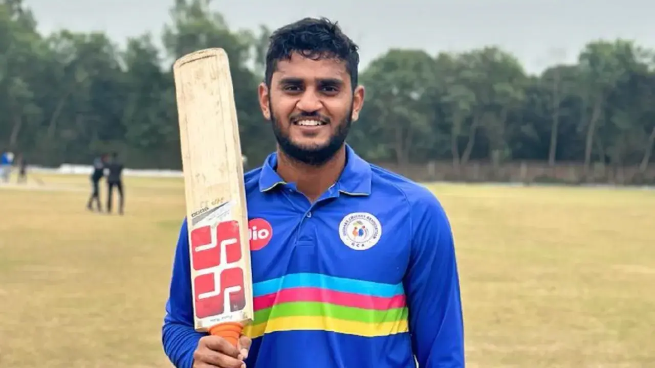 Urvil Patel - 28 balls