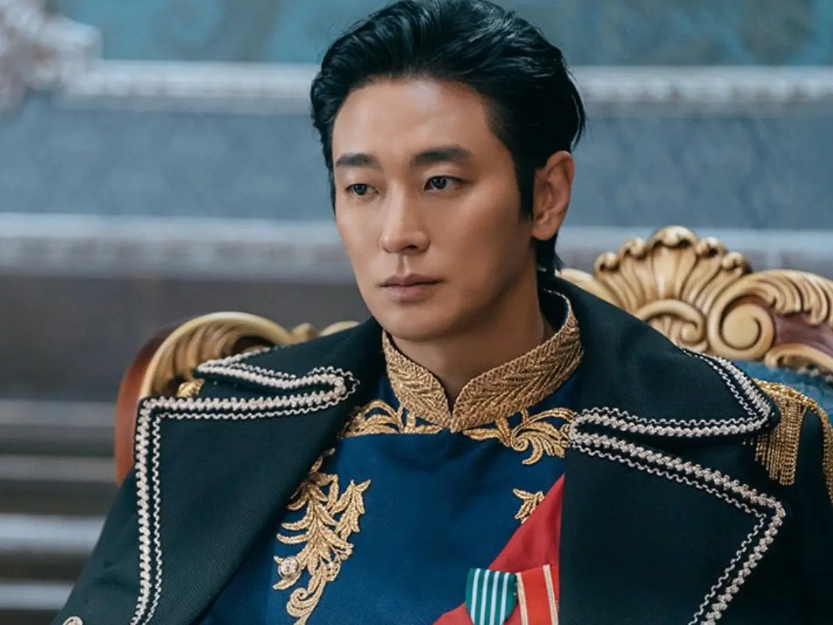 K-drama The Remarried Empress sparks controversy over Ju Ji Hoon's costume; Here's why K-drama The Remarried Empress sparks controversy over Ju Ji Hoon's costume; Here's why