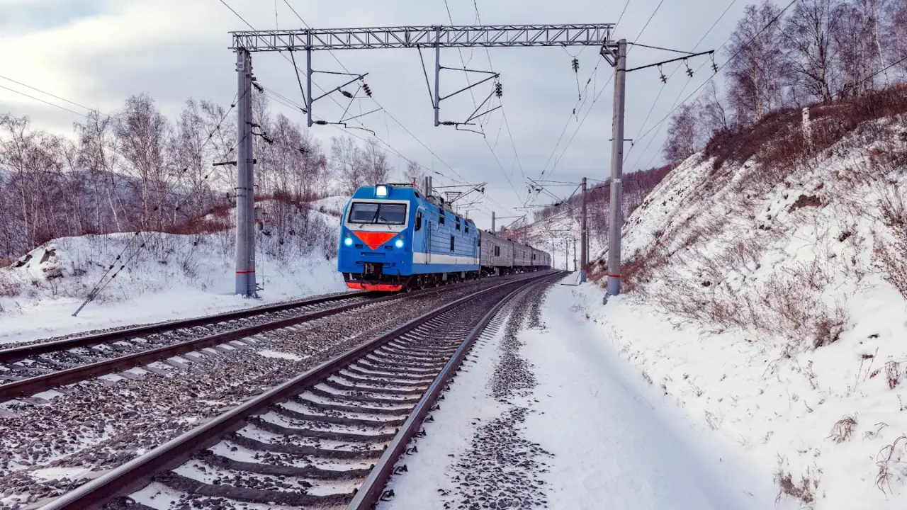The train to Yakutsk, the world’s coldest city, faces temperatures below -50°C regularly in winter. Special heating keep