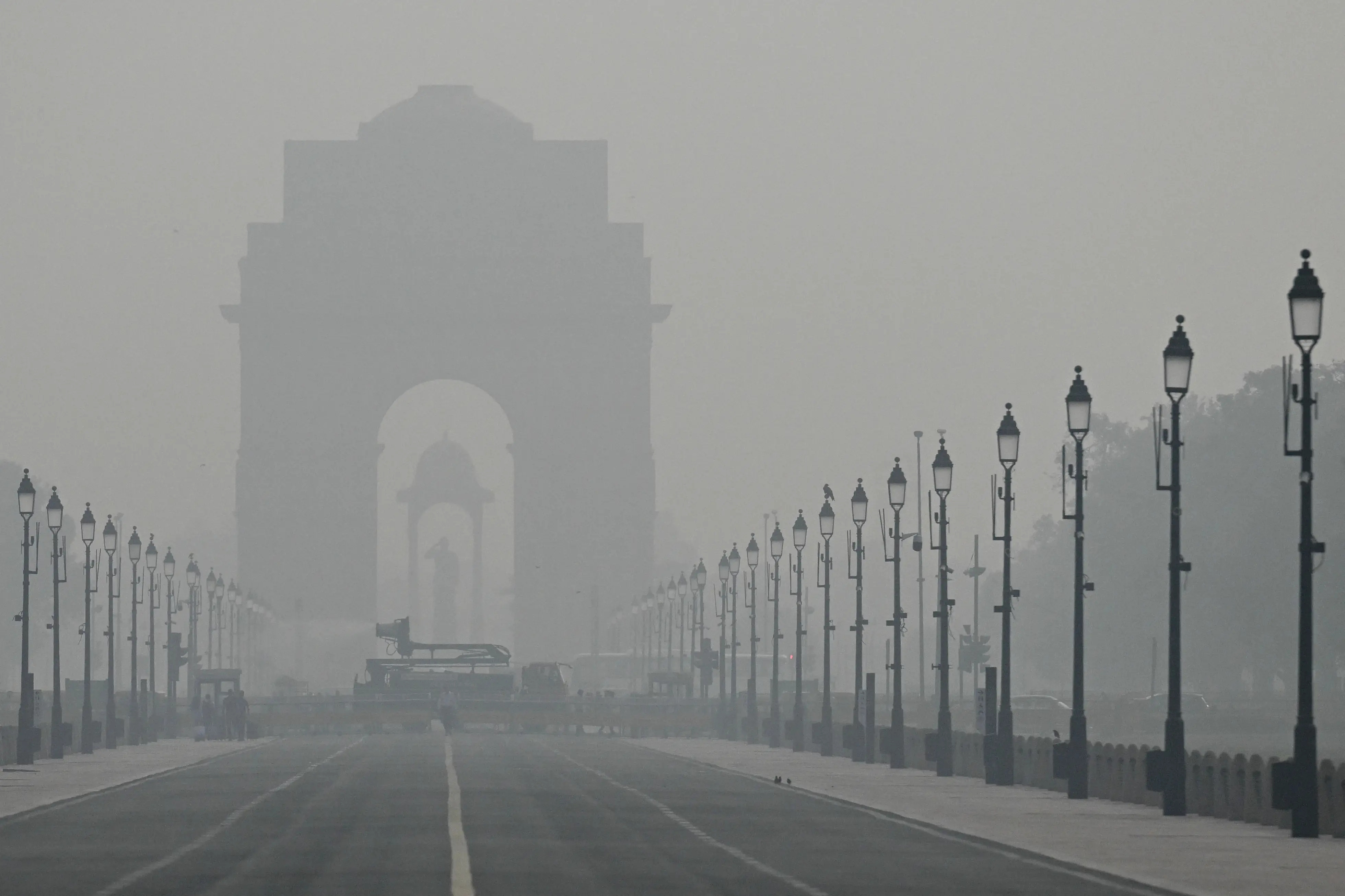 Air Pollution: SC refuses blanket restrictions, Seeks Delhi govt affidavit on AQI monitoring equipment amid data manipulation charges
