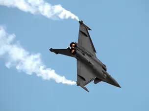 Why fighter jets burn more fuel at low altitude