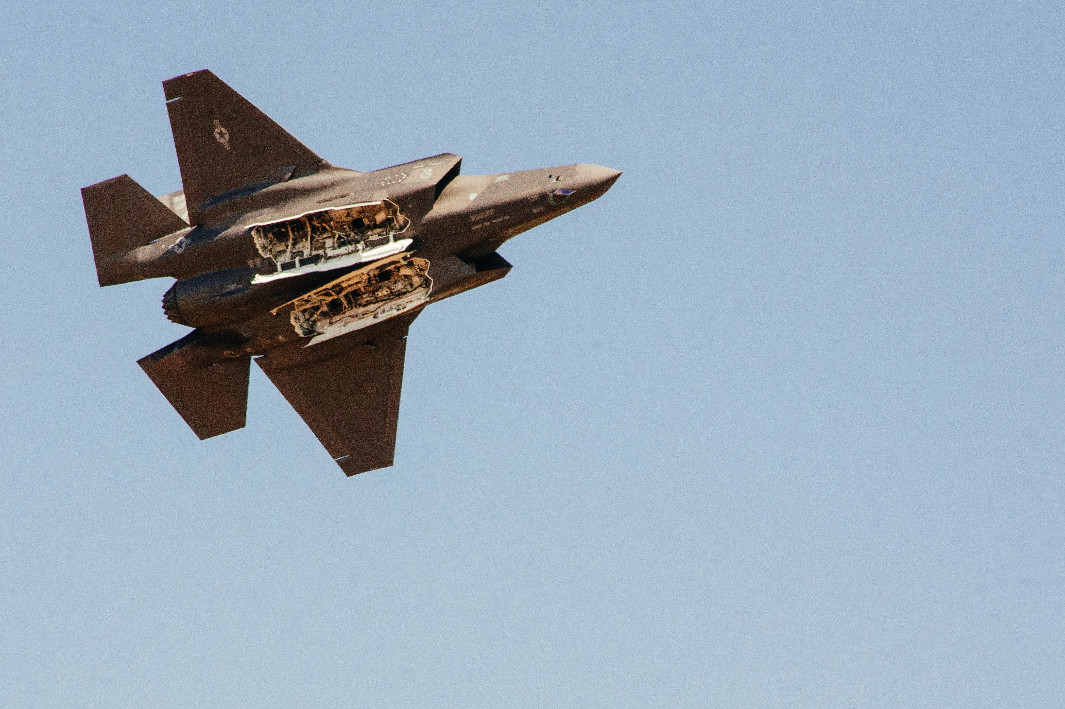 How the F-35 fighter jet can fire at targets it cannot see