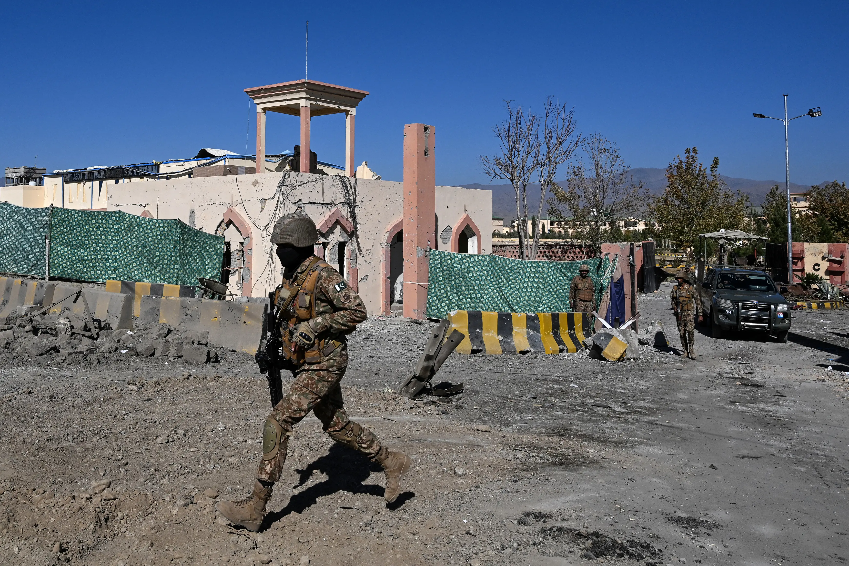 Pakistan Army kills 30 militants near Afghan border days after Islamabad court blast