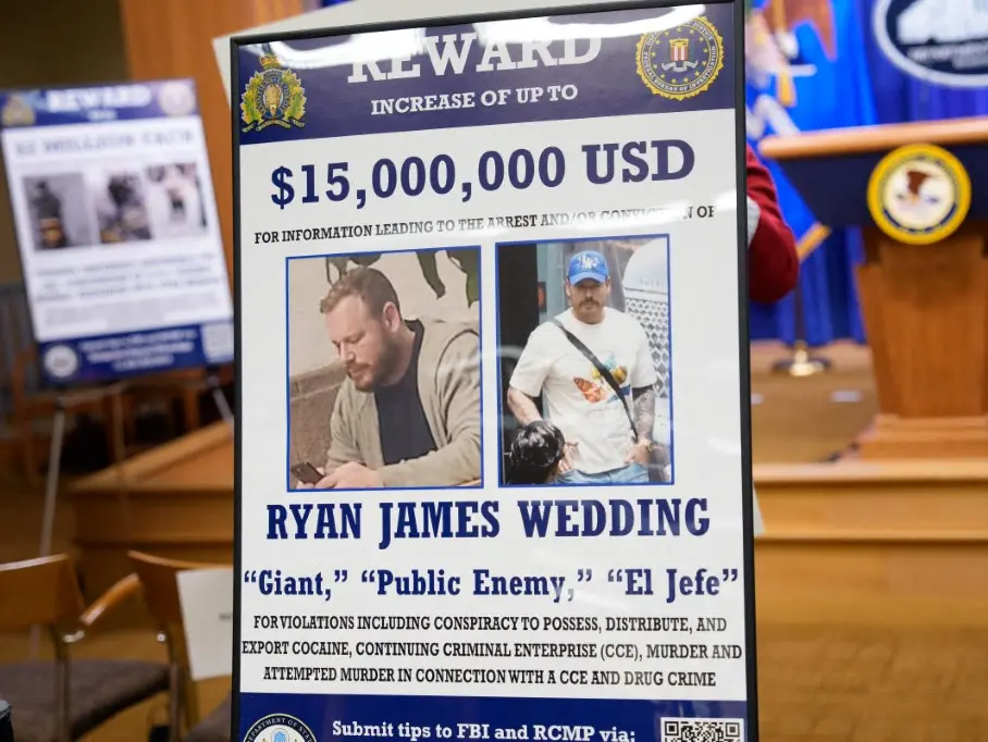 Ex-Olympic snowboarder in FBI's top 10 most wanted list as billion-dollar 'cocaine kingpin' with $15mn bounty Ex-Olympic snowboarder in FBI's top 10 most wanted list as billion-dollar 'cocaine kingpin' with $15mn bounty