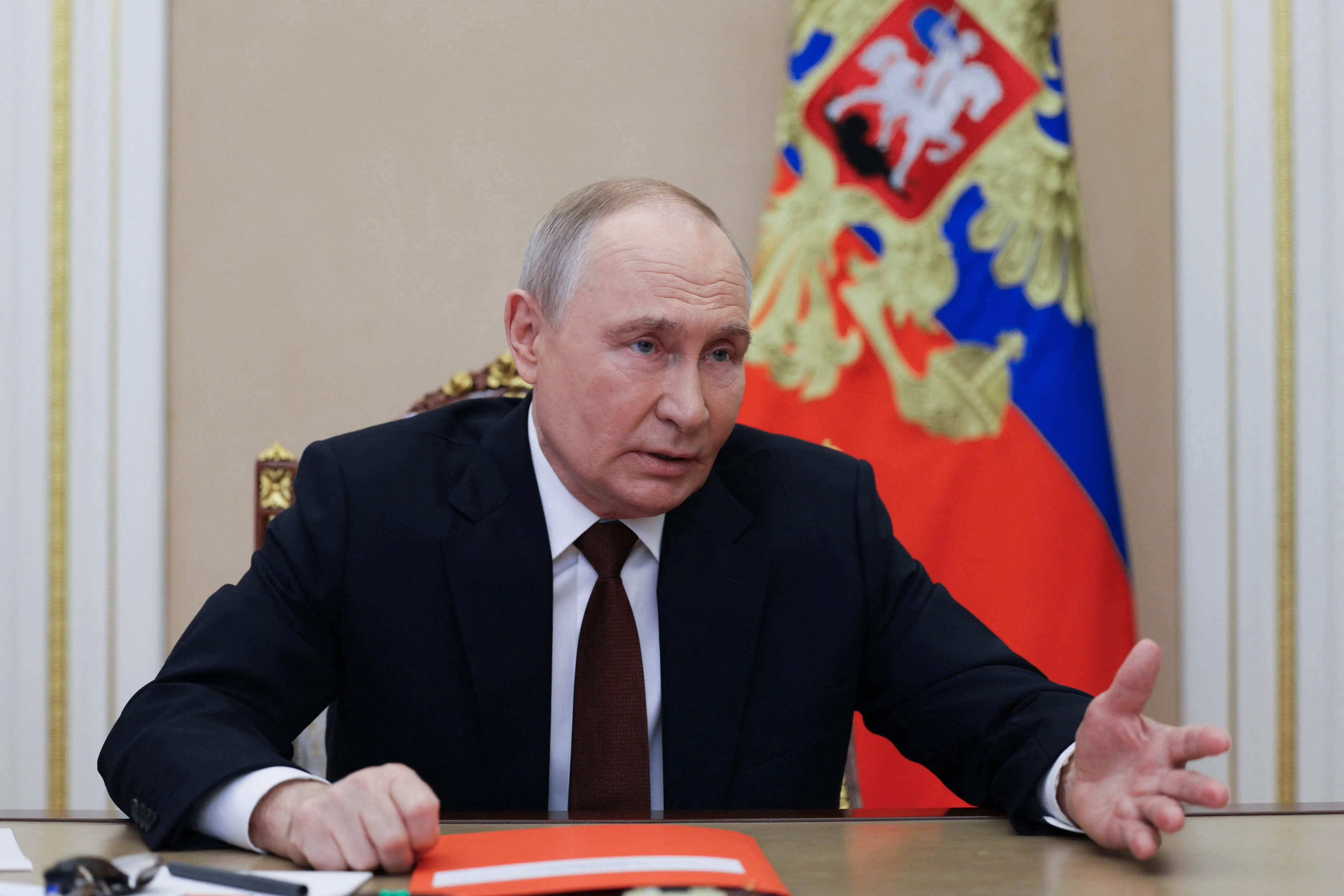 Putin welcomes Trump's peace plan, threatens to seize more territory if ...