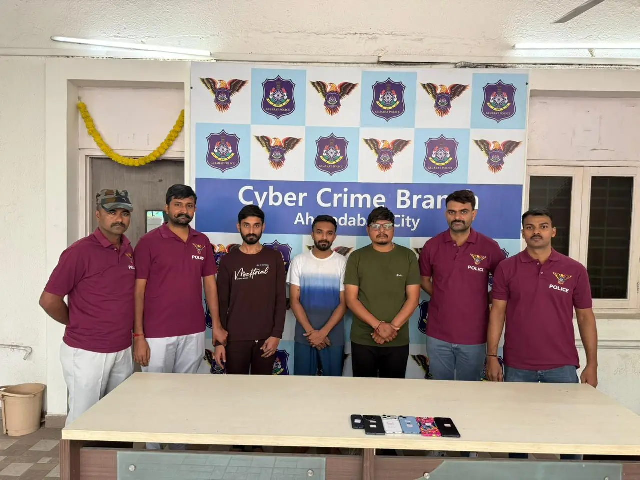 Gujarat: Cybercrime busts gang issuing fraud SIM cards to foreign countries; cyberfraud cases up by 200 per cent Gujarat: Cybercrime busts gang issuing fraud SIM cards to foreign countries; cyberfraud cases up by 200 per cent
