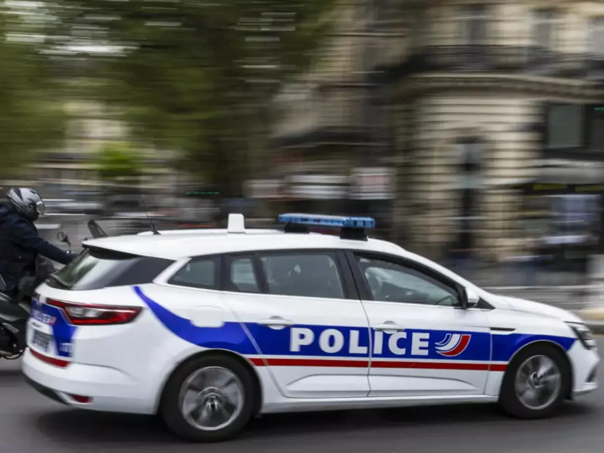 Three arrested in Paris suspected of spying and acting for Russia Three arrested in Paris suspected of spying and acting for Russia