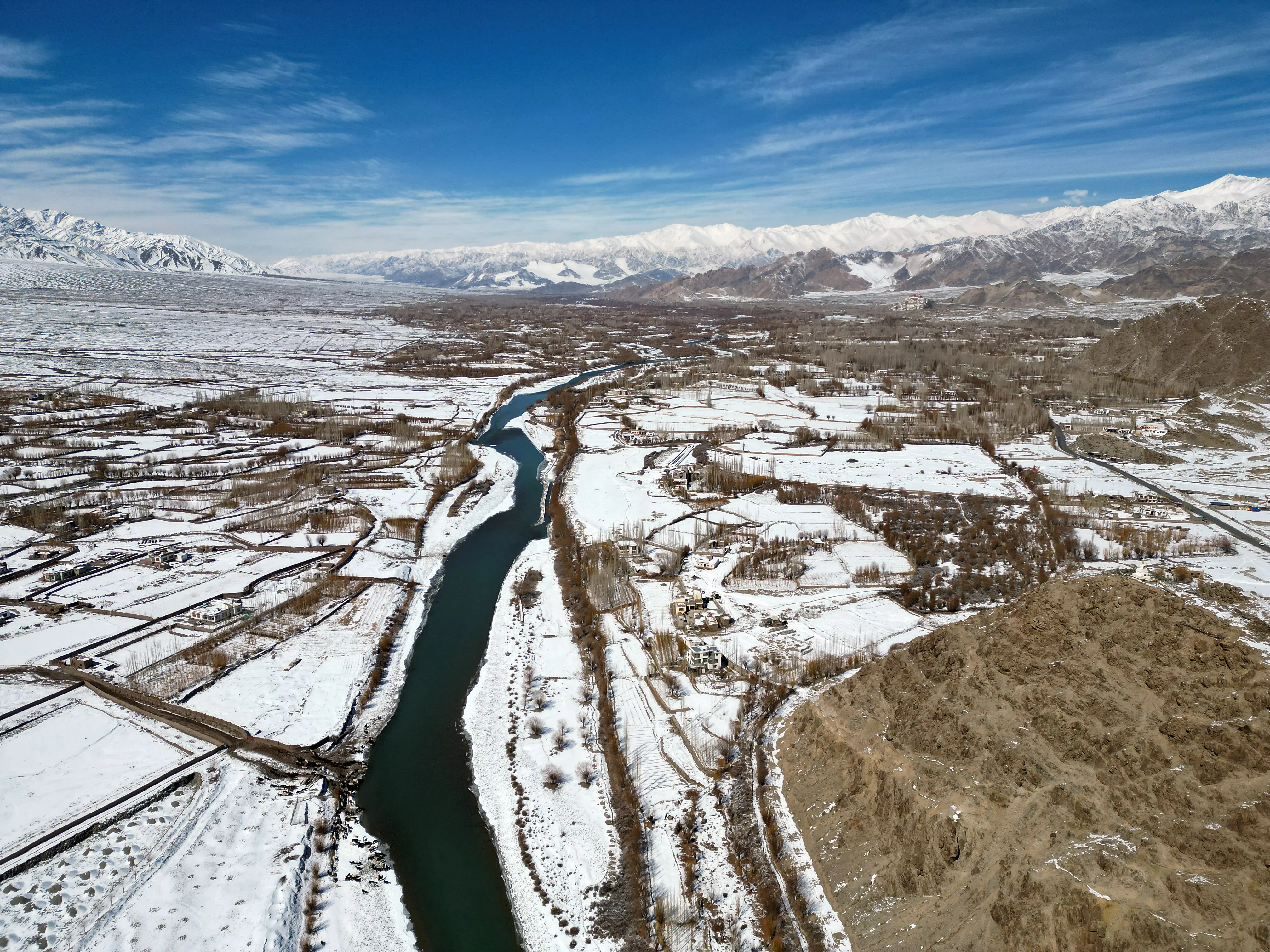 Kashmir and Ladakh battle severe cold wave conditions; Srinagar records -4.5 °C Kashmir and Ladakh battle severe cold wave conditions; Srinagar records -4.5 °C