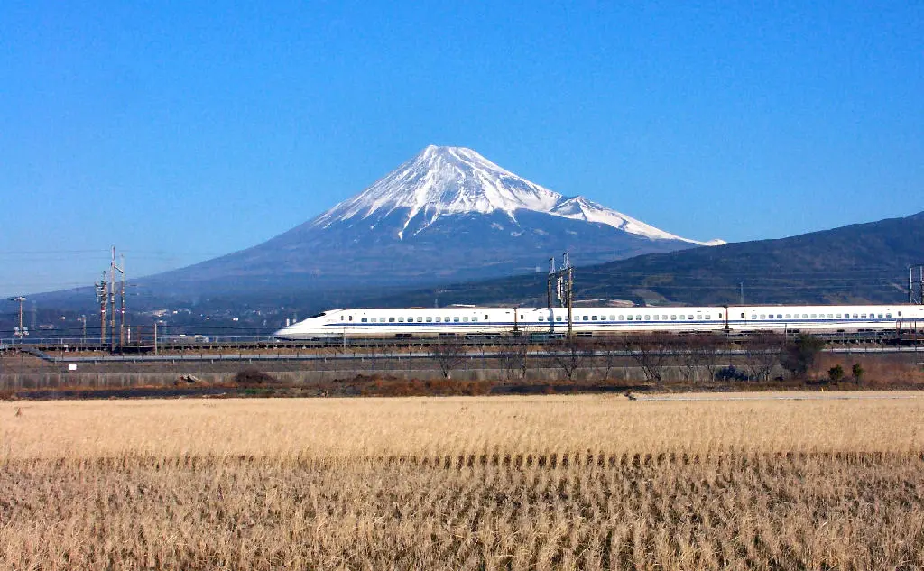 Wind Speeds of 65 kmph Make Trains Unsafe