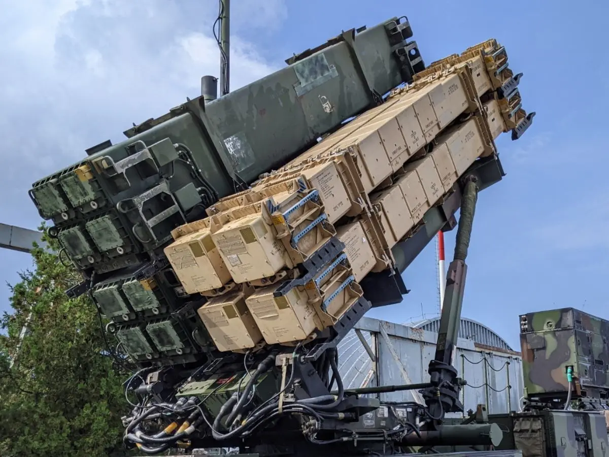 How long would an S-400 missile take to reach a target 100 km away?
