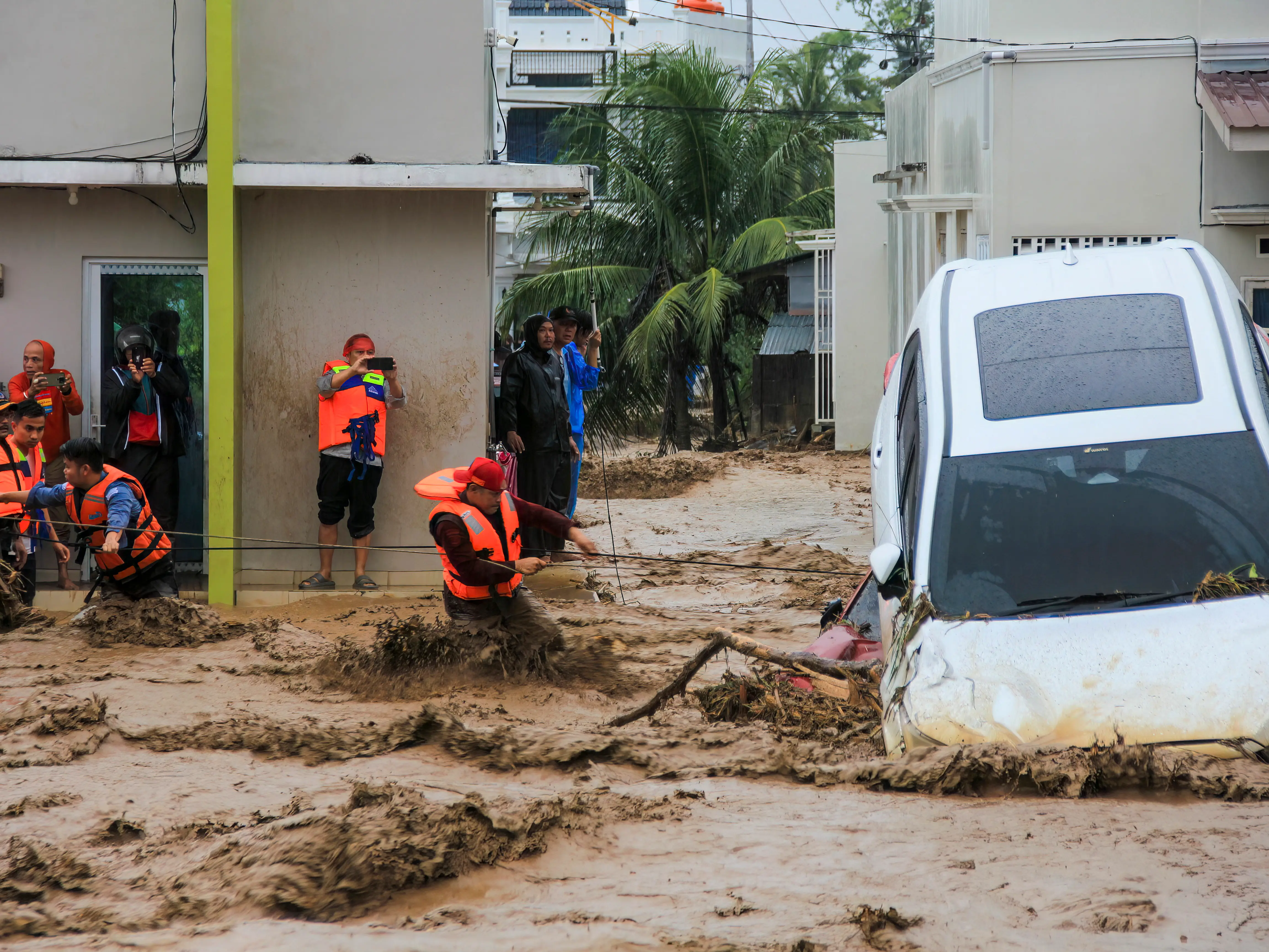 At least 460 killed in Southeast Asia floods as Indonesia’s death toll rises to 303 At least 460 killed in Southeast Asia floods as Indonesia’s death toll rises to 303