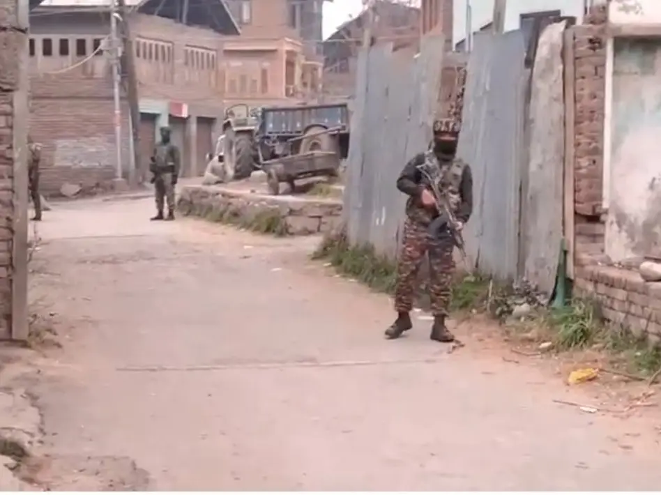 Red Fort blast case: NIA raids 8 locations in Kashmir valley Red Fort blast case: NIA raids 8 locations in Kashmir valley