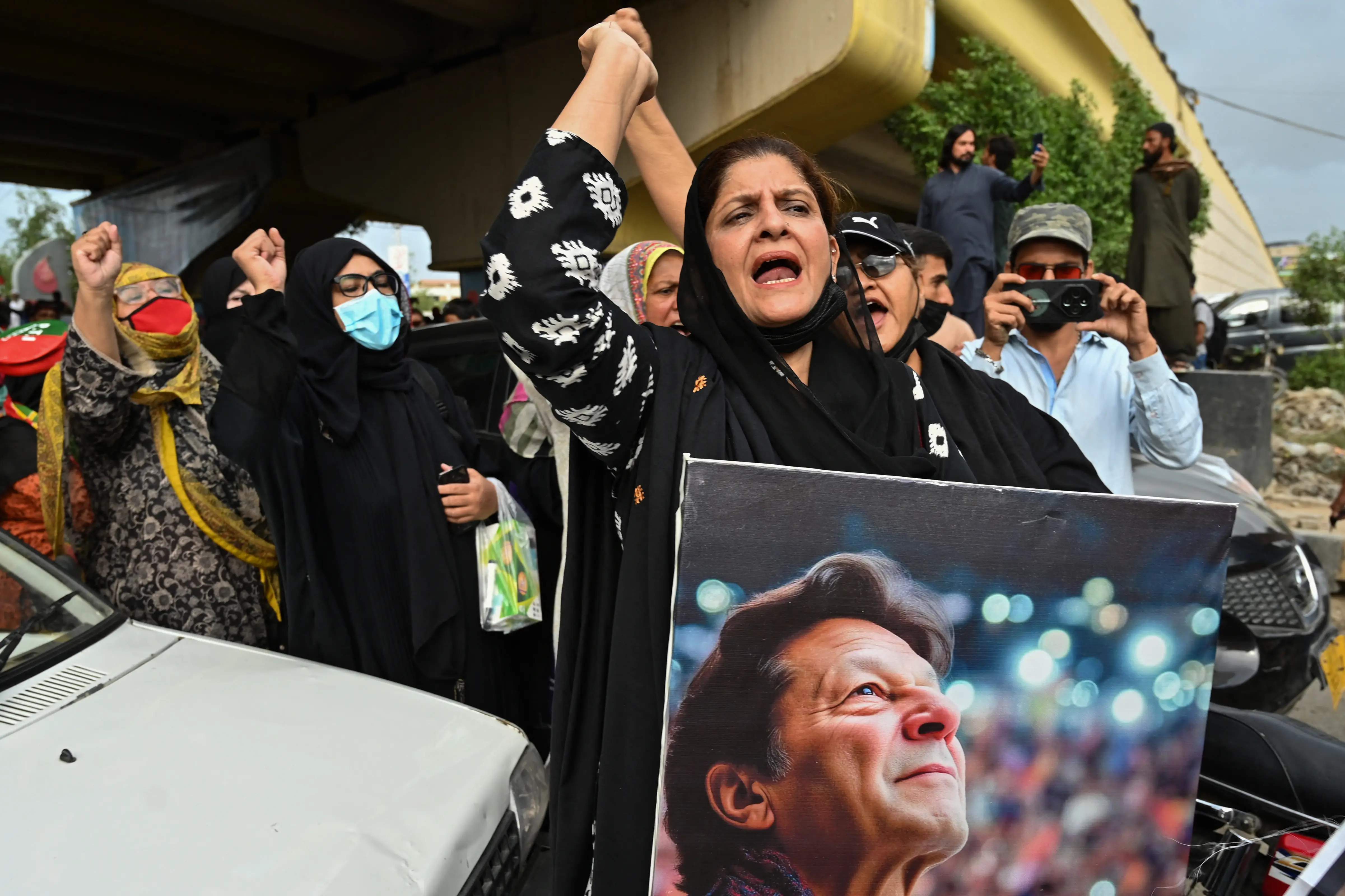 Imran Khan’s health 'completely fine' but being 'mentally tortured': Uzma Khanum after meeting her brother in Adiala Jail