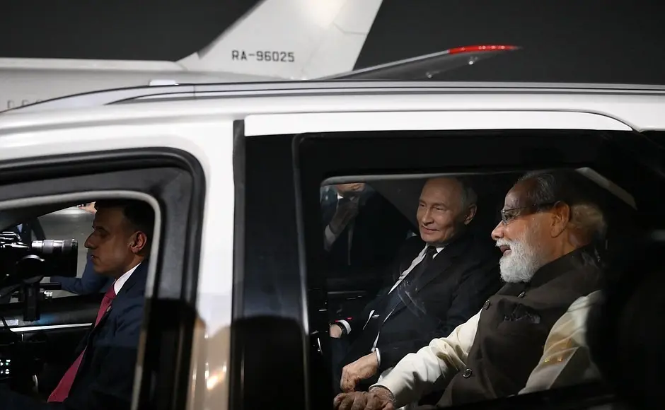 WATCH: PM Modi-Putin's bromance as they carpooled to Indian PM's residence