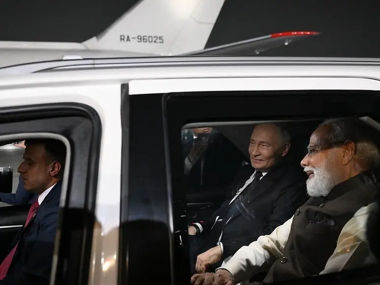WATCH: PM Modi-Putin's bromance as they carpooled to Indian PM's residence WATCH: PM Modi-Putin's bromance as they carpooled to Indian PM's residence