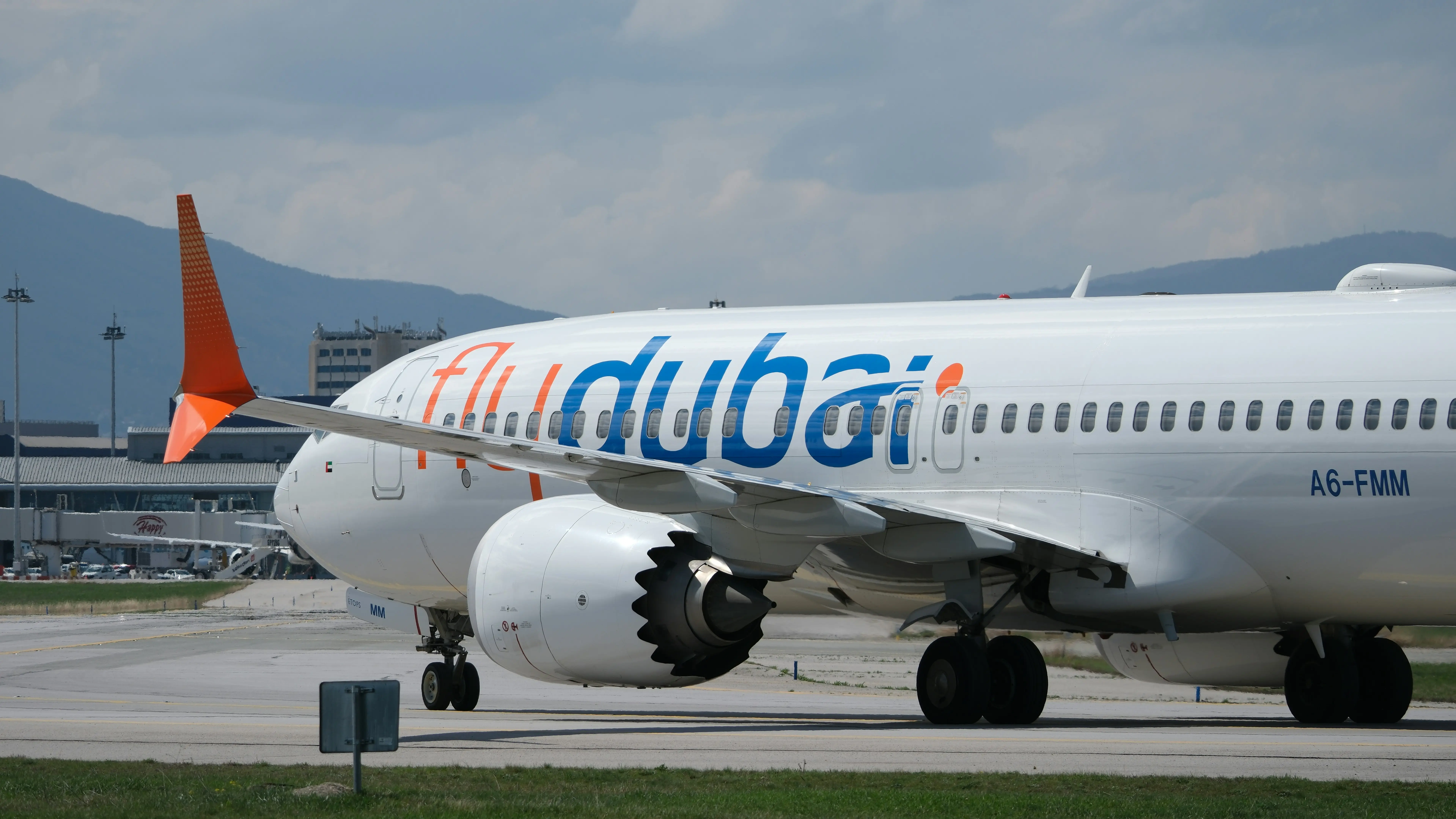 Drunk woman attacks crew, then flirts with passenger who tried to calm her down