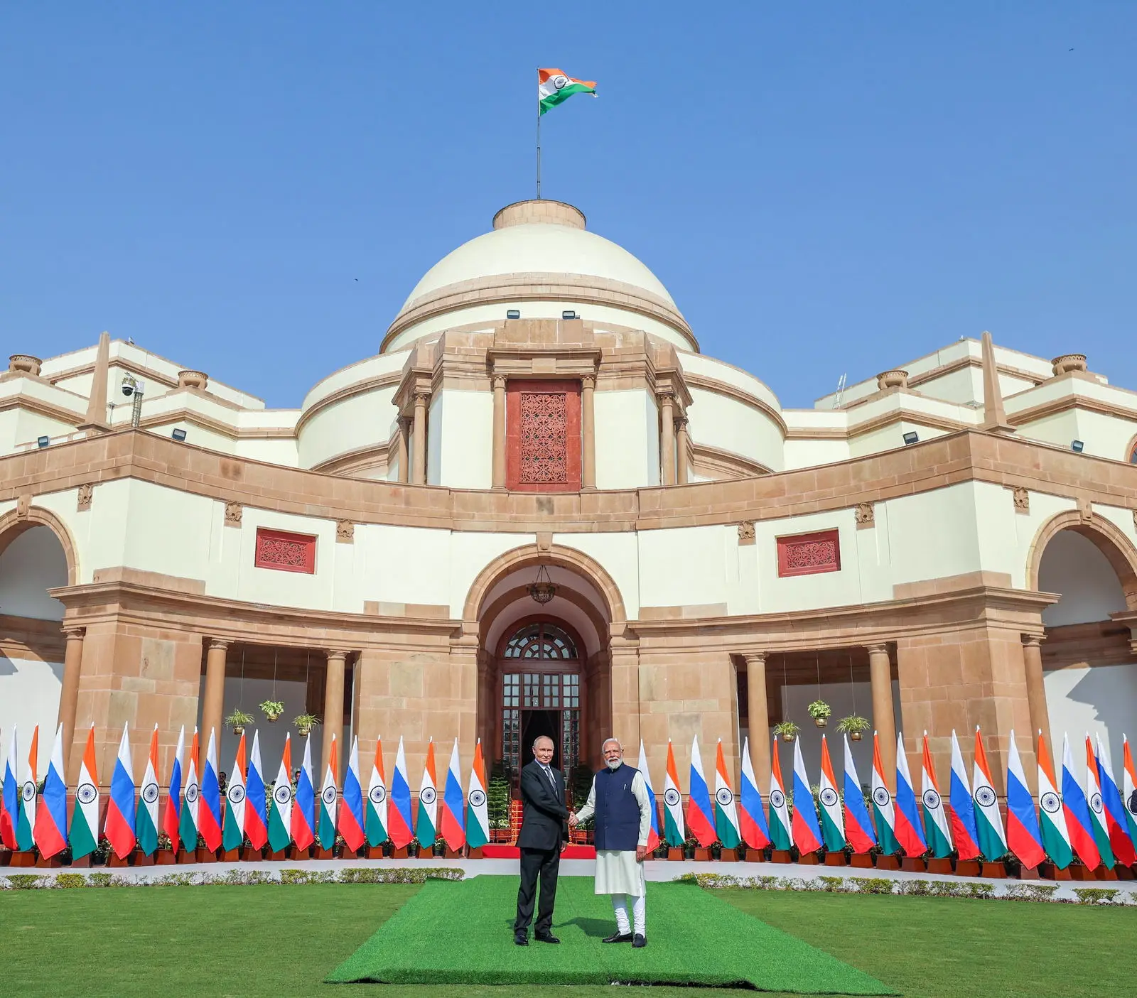 Modi and Putin arrive at Hyderabad House for official talks