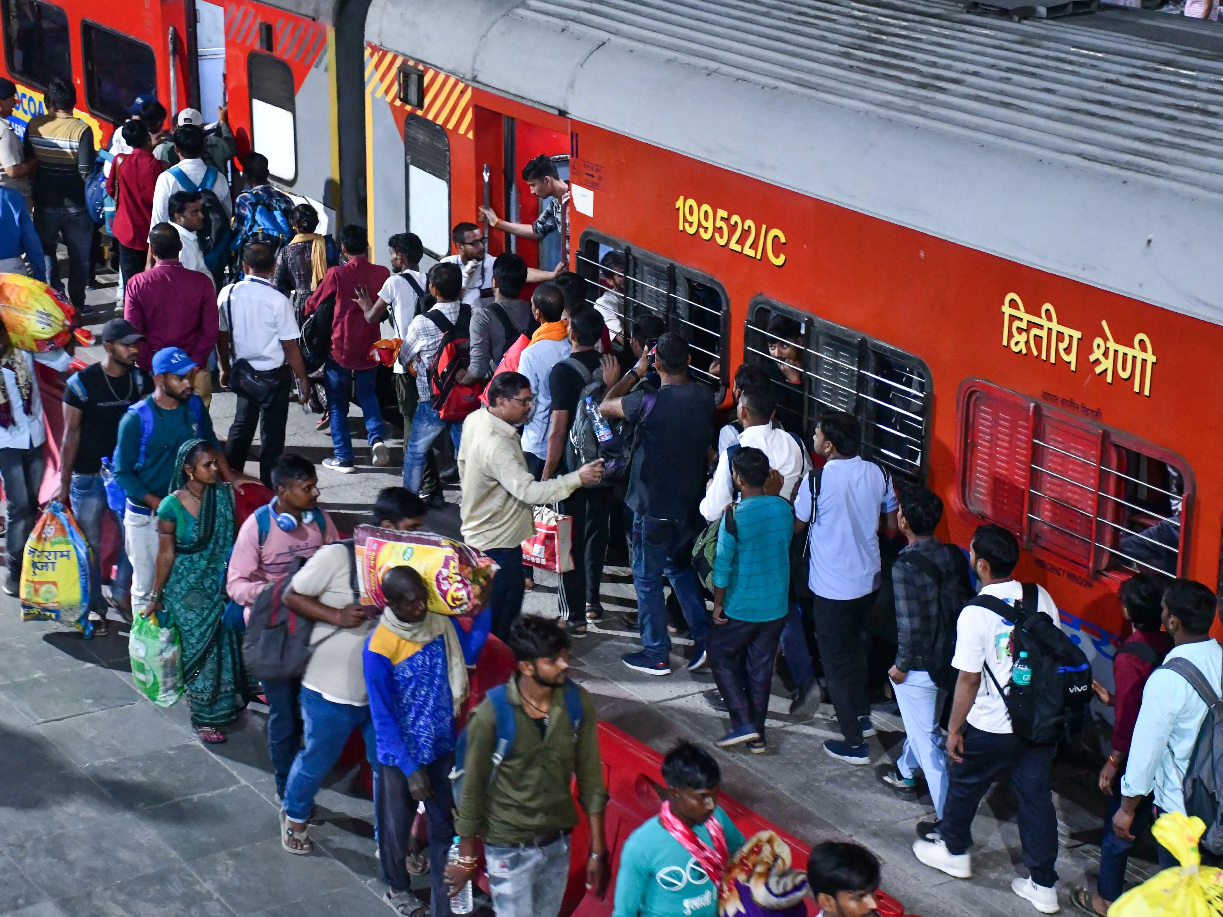 IndiGo meltdown: Railways adds 116 coaches in 37 trains to accommodate more passengers IndiGo meltdown: Railways adds 116 coaches in 37 trains to accommodate more passengers