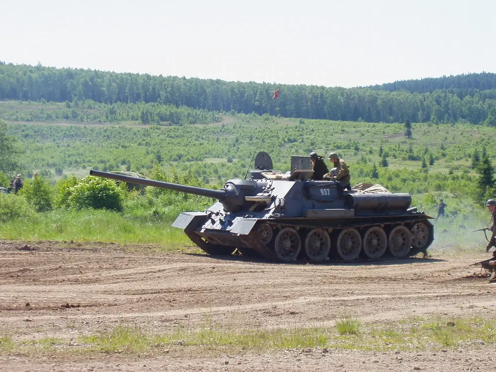 D-10 100mm Gun - Cold War Standard 200mm Penetration