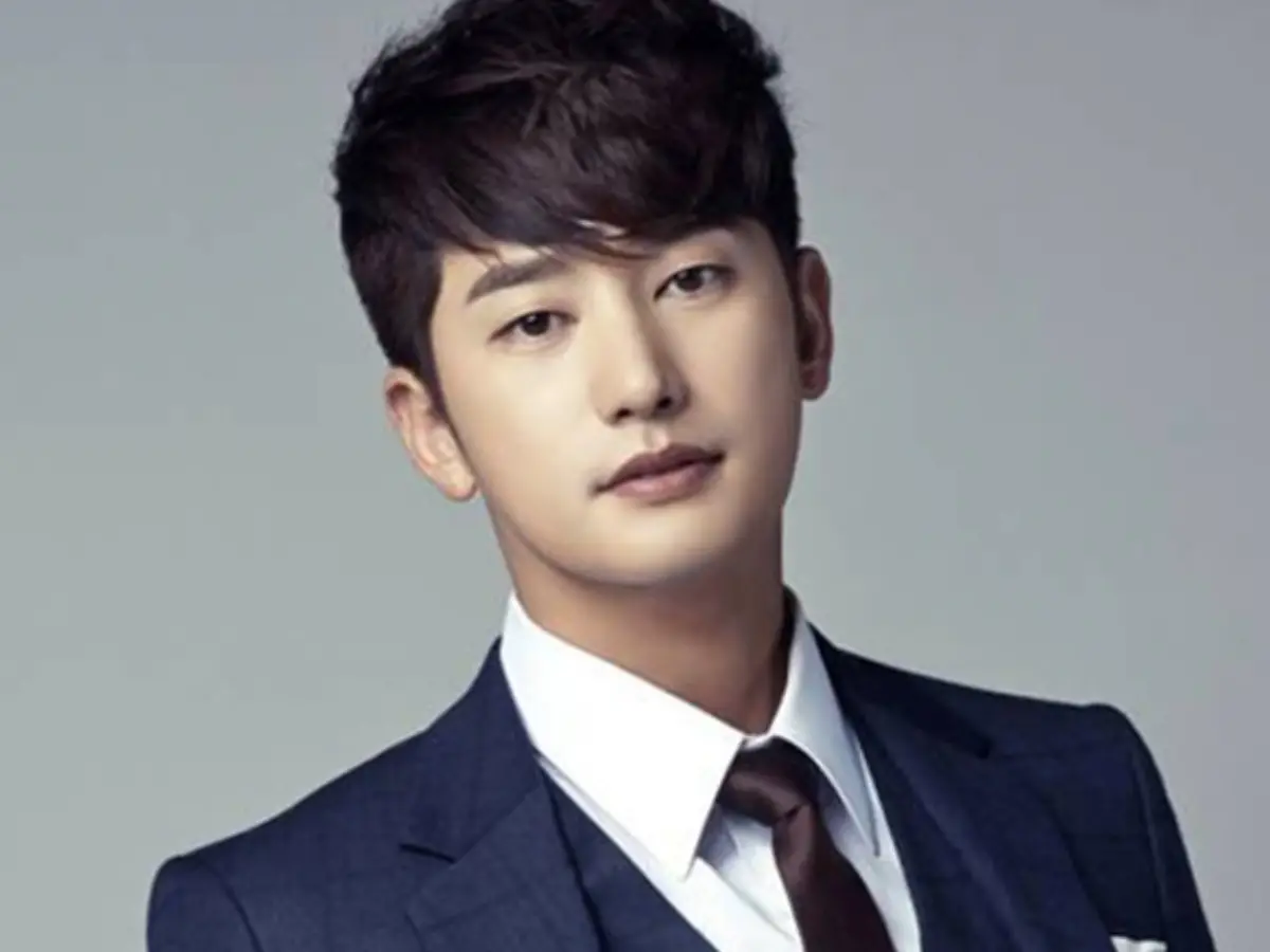 South Korean actor Park Si Hoo addresses allegations of family breakdown; takes legal action South Korean actor Park Si Hoo addresses allegations of family breakdown; takes legal action