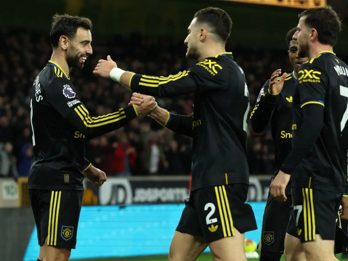 Captain Fernandes stars as Manchester United back on track after Wolves rout Captain Fernandes stars as Manchester United back on track after Wolves rout