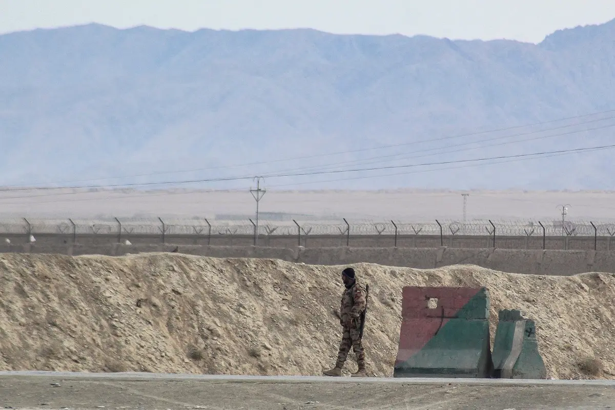 Pakistani Taliban gunmen storm Pakistan checkpoint near Afghan border, six soldiers killed