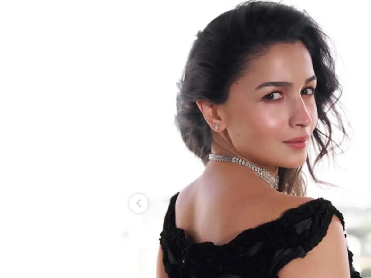 Alia Bhatt unveils first glimpse of Alpha at Red Sea Film Festival, calls it a 'risk' Alia Bhatt unveils first glimpse of Alpha at Red Sea Film Festival, calls it a 'risk'