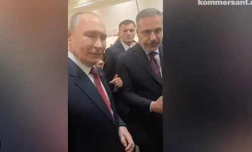 WATCH: Putin winks at camera after talks with Erdogan - AND after Pakistan PM crashed the meeting