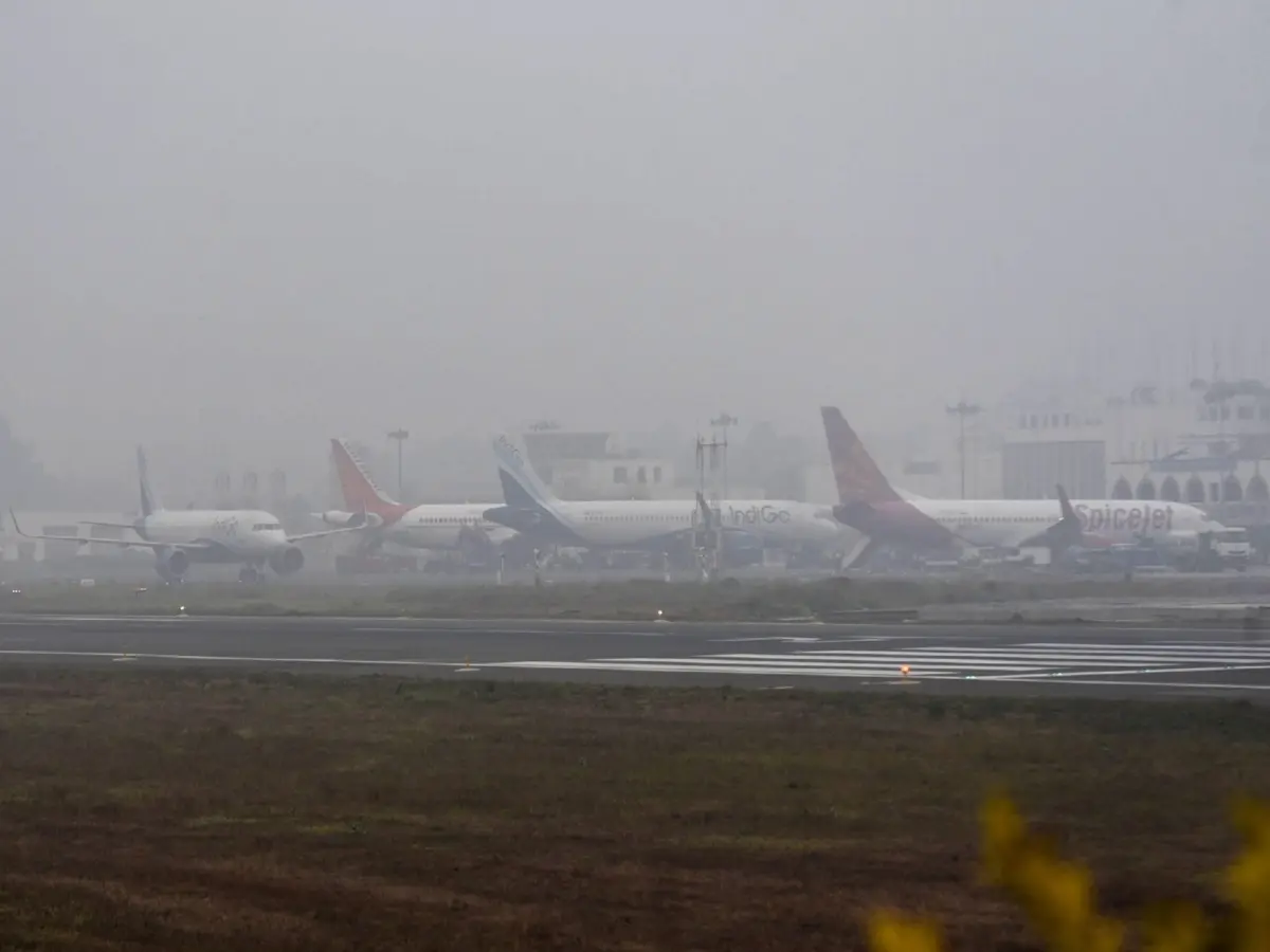 Delhi airport, airlines issue advisory amid dense fog conditions Delhi airport, airlines issue advisory amid dense fog conditions