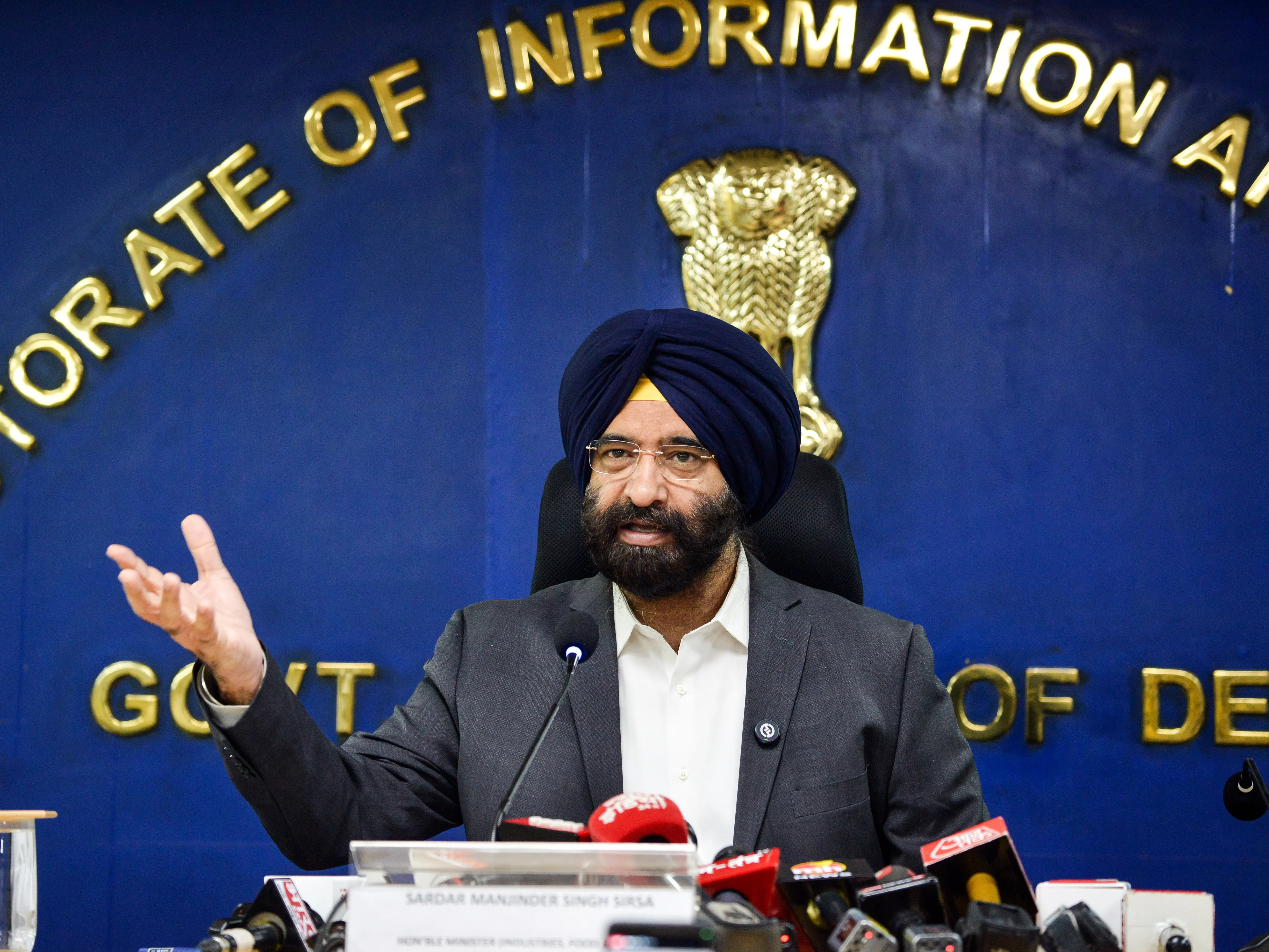 Delhi air crisis: Minister Sirsa apologises as CM Rekha Gupta faces AQI chants Delhi air crisis: Minister Sirsa apologises as CM Rekha Gupta faces AQI chants
