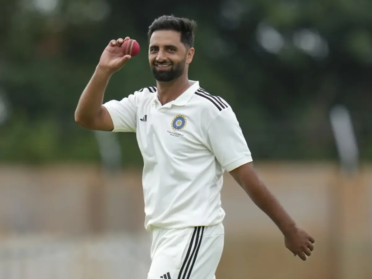 Watch: Baramulla celebrates as Delhi Capitals spend big on Auqib Dar in IPL 2026 auction
