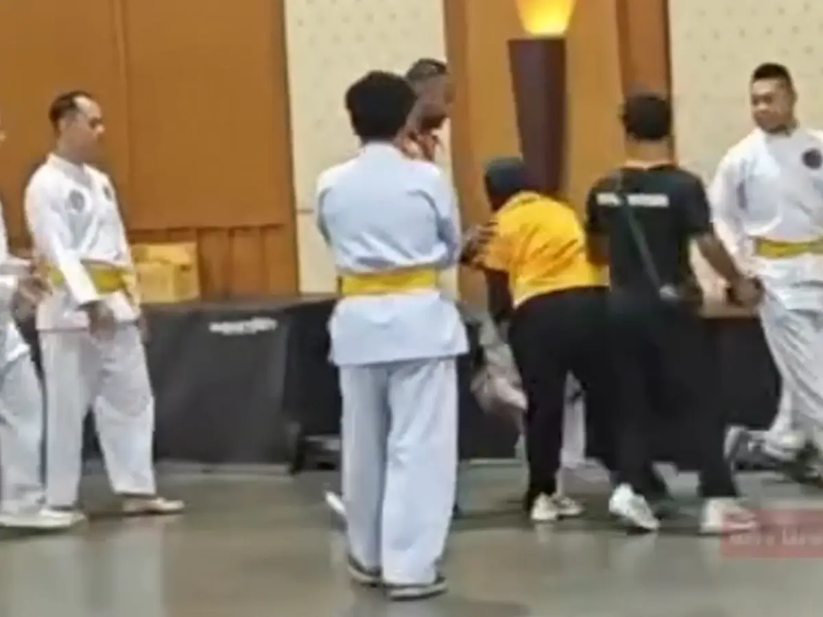 Video: Malaysia Pencak Silat team attacks referees, organisers after controversial SEA Games loss Video: Malaysia Pencak Silat team attacks referees, organisers after controversial SEA Games loss