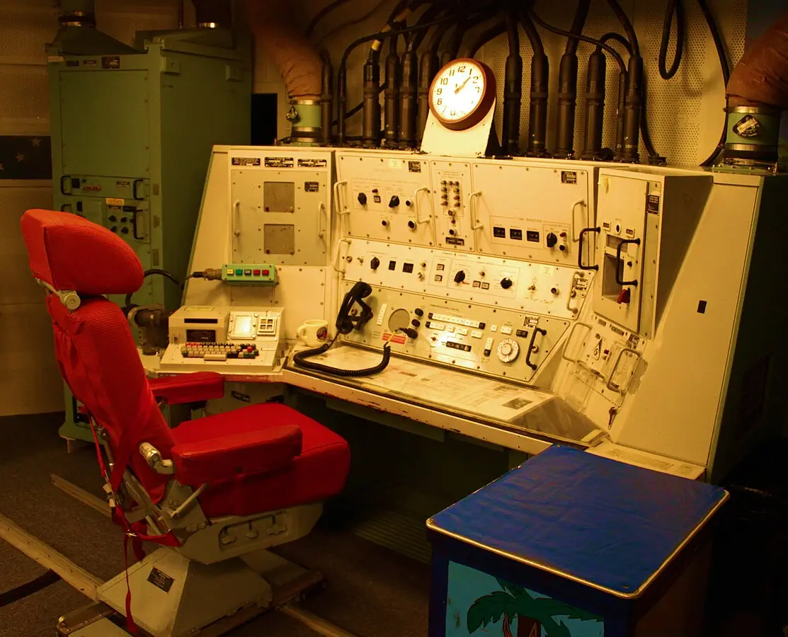 5. Crew and command structure