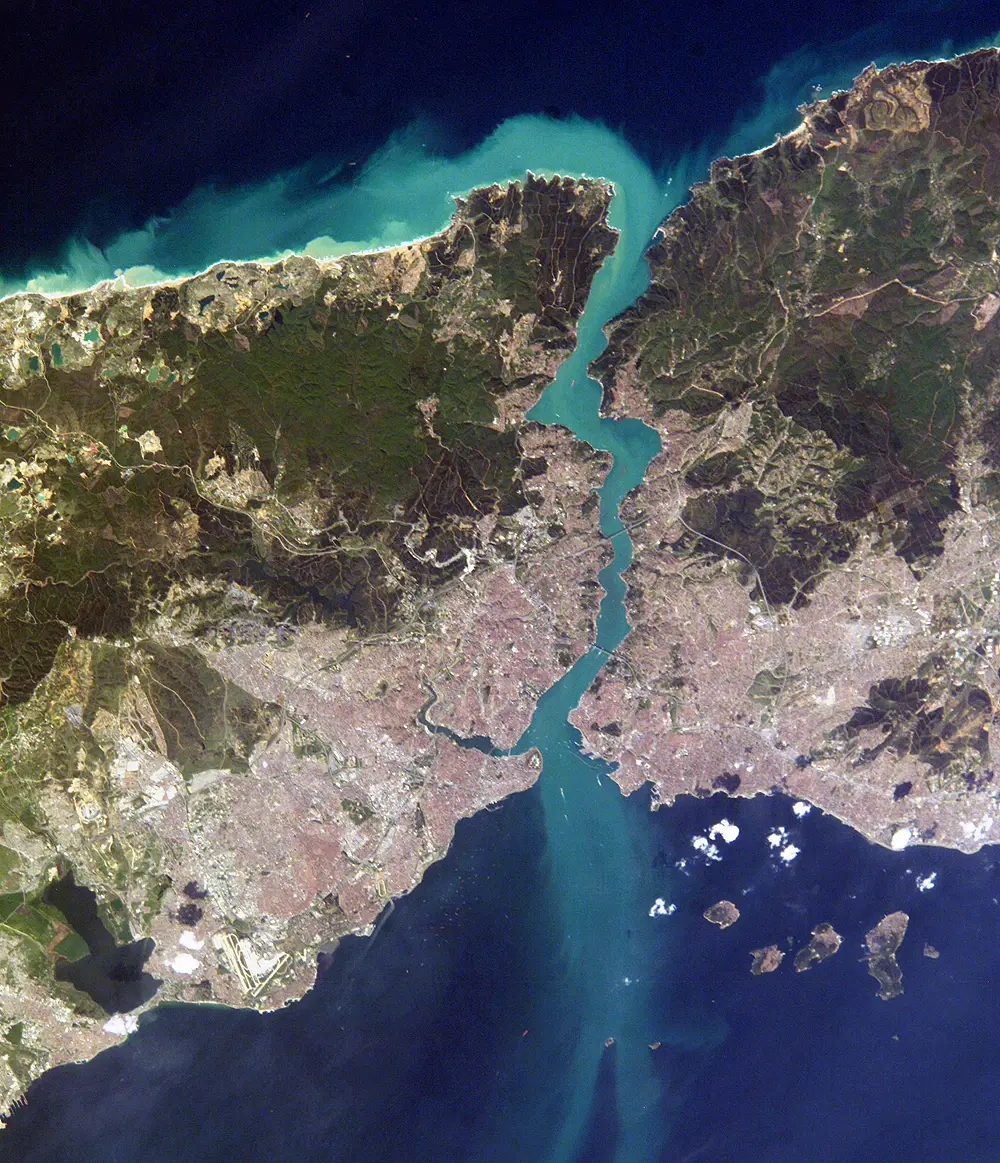 Bosporus Strait: Connecting East and West 39,000 Vessels in 2023