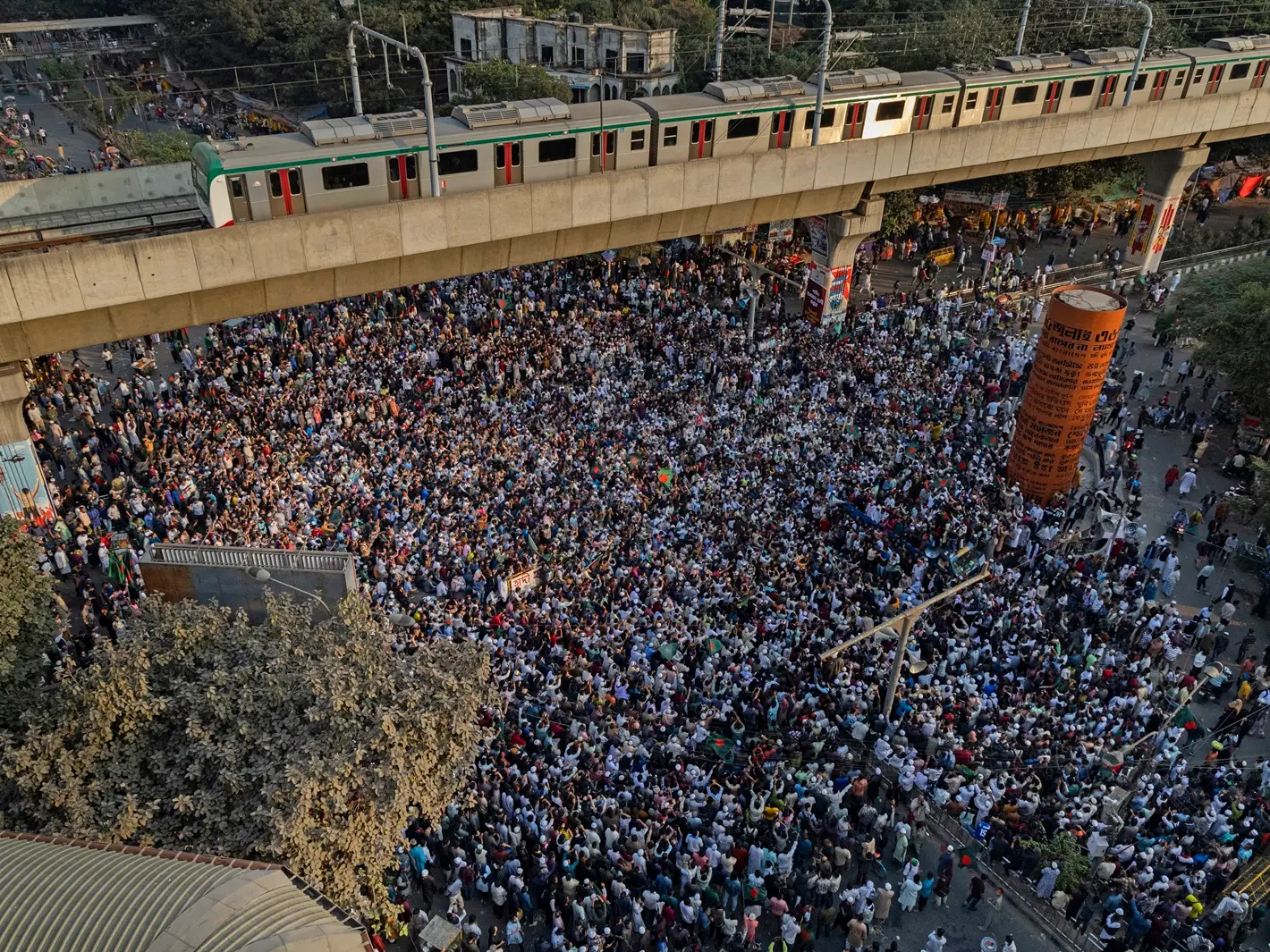 Indian visa centre in Bangladesh's Chittagong suspends operations amid unrest Indian visa centre in Bangladesh's Chittagong suspends operations amid unrest