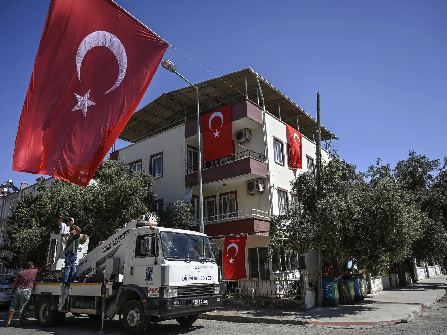 Turkey thwarts planned attacks on Christmas, arrests over 100 Islamic State group suspects. Details inside Turkey thwarts planned attacks on Christmas, arrests over 100 Islamic State group suspects. Details inside