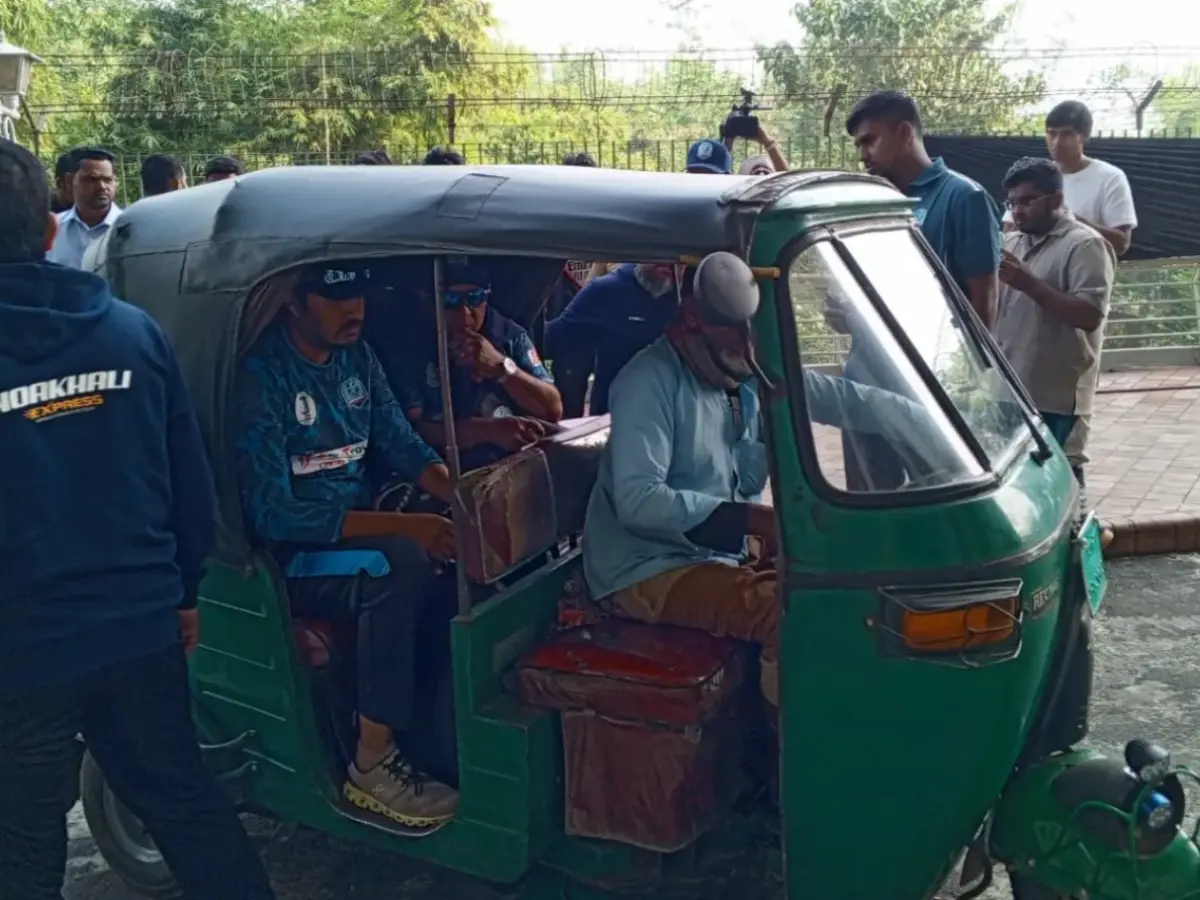Angry coach leaves stadium in auto rickshaw? Here's what happened on eve of opening day of Bangladesh Premier League Angry coach leaves stadium in auto rickshaw? Here's what happened on eve of opening day of Bangladesh Premier League