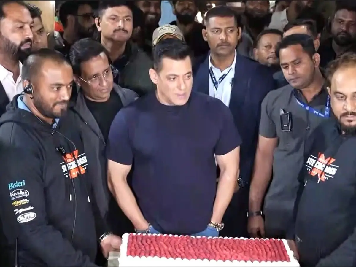 Salman Khan turns 60: Bollywood superstar celebrates birthday with paparazzi Salman Khan turns 60: Bollywood superstar celebrates birthday with paparazzi