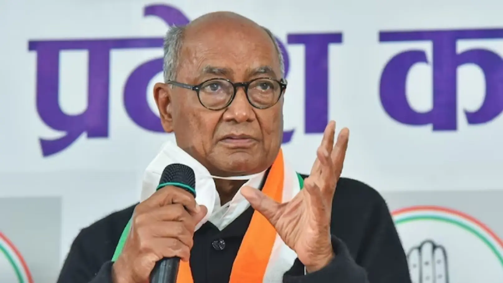 Chinks in Congress exposed?: Digvijaya Singh shares old photo of PM Modi, stirs row with BJP, RSS praise